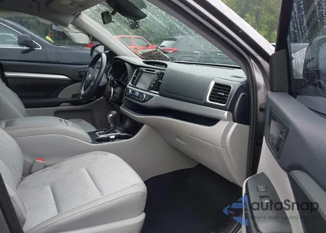 2019 Toyota Highlander Le Plus из США, поврежденный, VIN 5TDBZRFH5KS736089